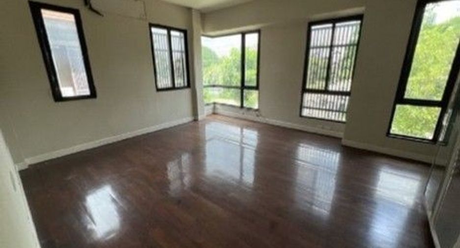 Haus zum Kauf mit 1 Zimmer in Sai Mai, Bangkok