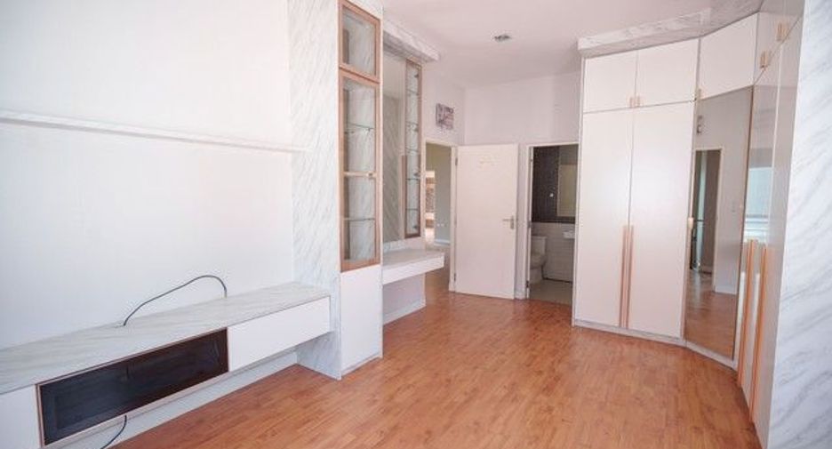 For sale 1 bed house in Thawi Watthana, Bangkok