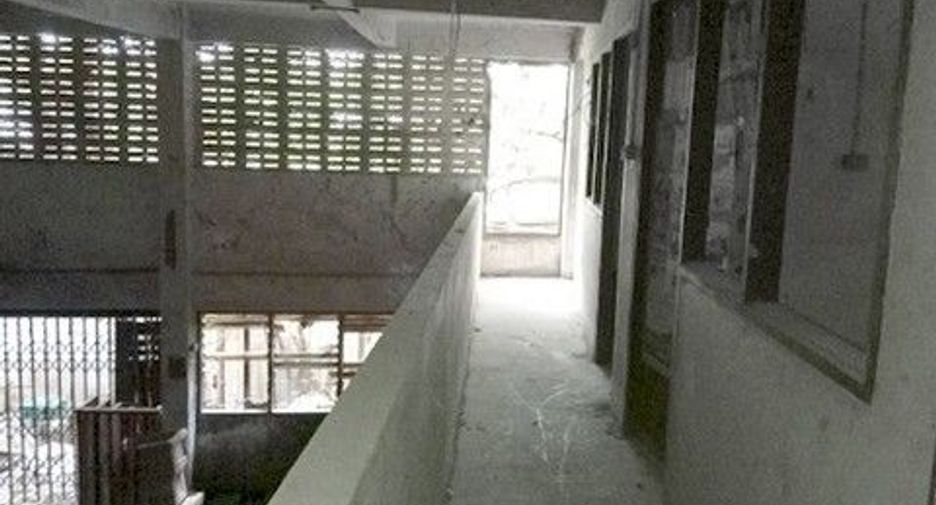 For sale 1 bed retail Space in Chom Thong, Bangkok