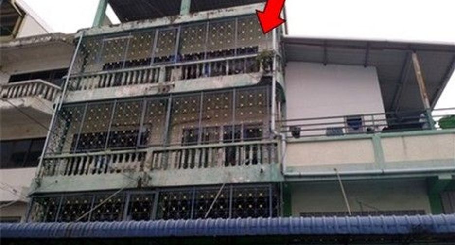 For sale 1 bed retail Space in Bang Khun Thian, Bangkok