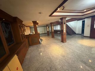Casa adosada en alquiler de 8 habitaciones en Watthana, Bangkok