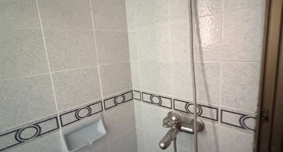 For rent 8 bedrooms townhouse in Watthana, Bangkok