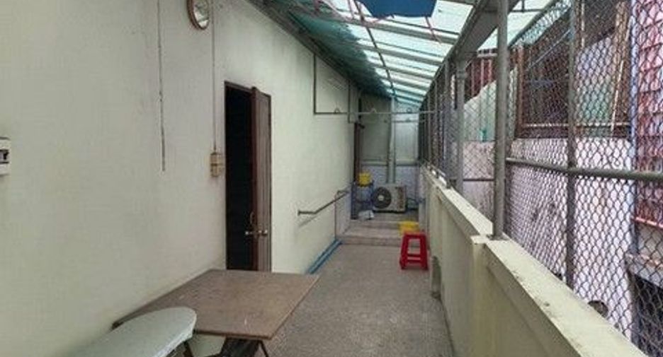 For sale 1 bed retail Space in Pom Prap Sattru Phai, Bangkok