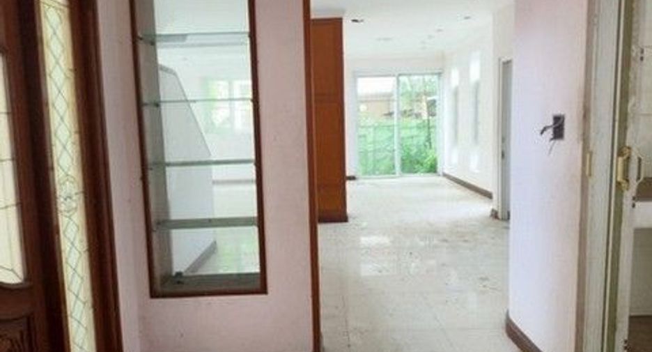 Haus zum Kauf mit 1 Zimmer in Sai Mai, Bangkok