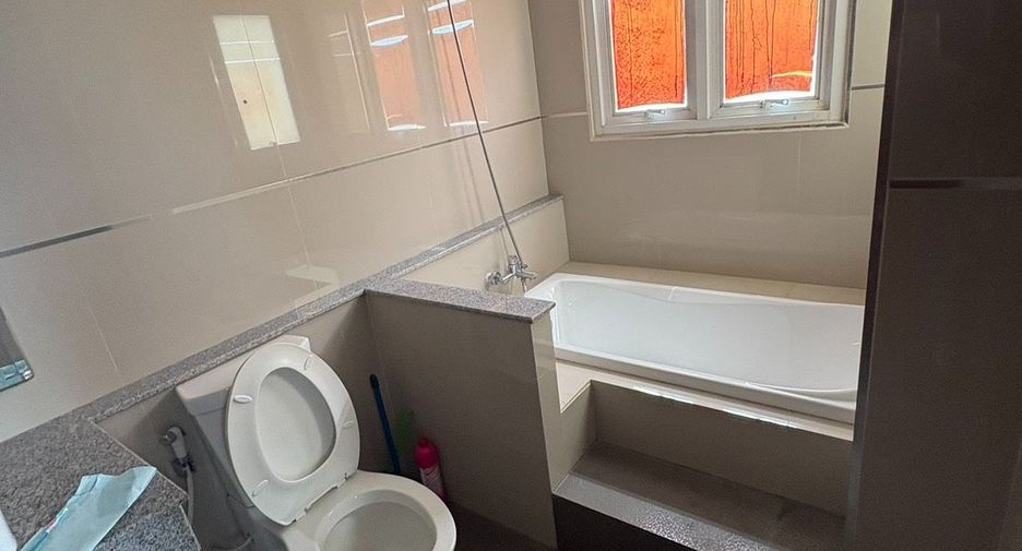 Reihenhaus zur Miete mit 3 Zimmer in Watthana, Bangkok