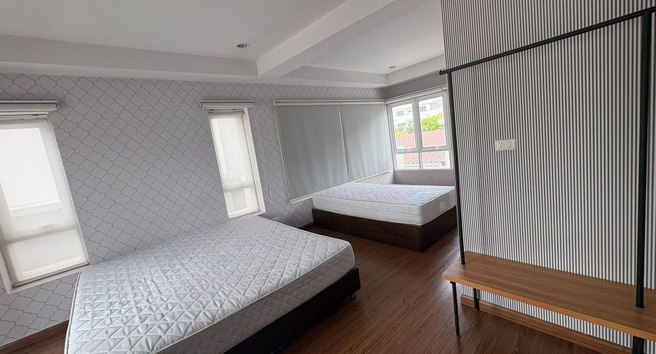 Reihenhaus zur Miete mit 3 Zimmer in Watthana, Bangkok