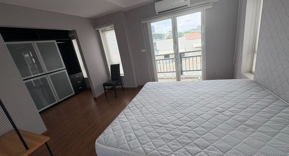 Reihenhaus zur Miete mit 3 Zimmer in Watthana, Bangkok