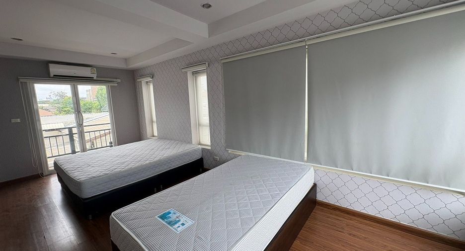Reihenhaus zur Miete mit 3 Zimmer in Watthana, Bangkok