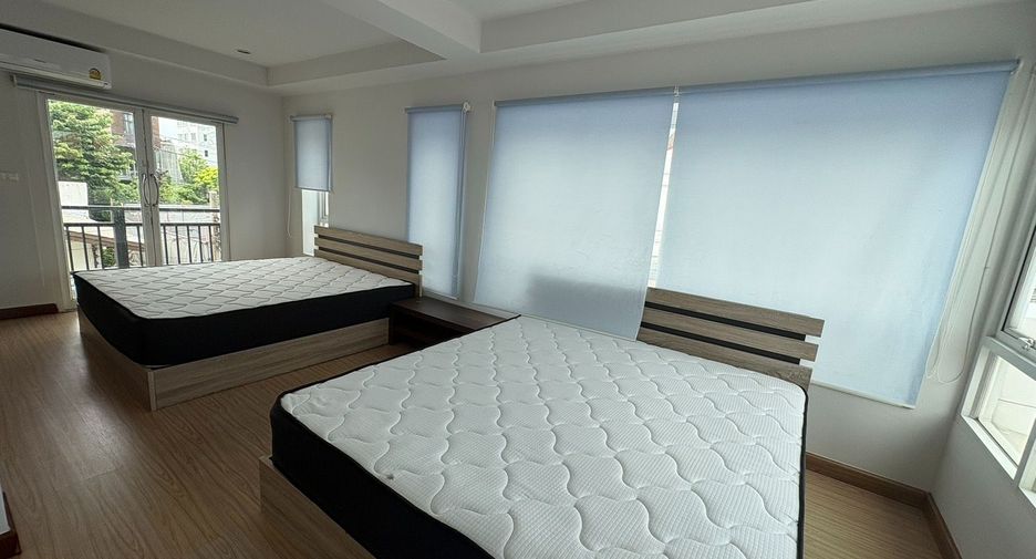 Reihenhaus zur Miete mit 3 Zimmer in Watthana, Bangkok