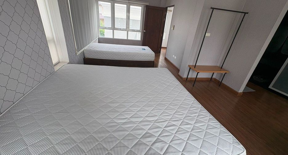 Reihenhaus zur Miete mit 3 Zimmer in Watthana, Bangkok