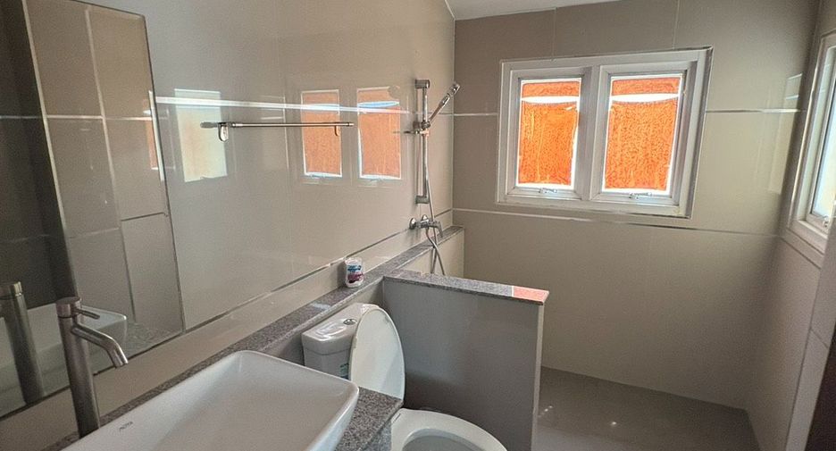 Reihenhaus zur Miete mit 3 Zimmer in Watthana, Bangkok