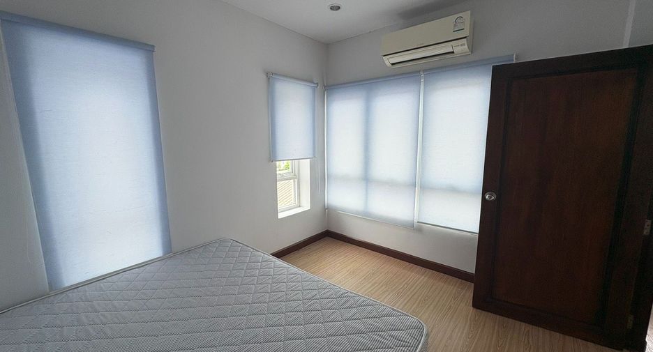Reihenhaus zur Miete mit 3 Zimmer in Watthana, Bangkok