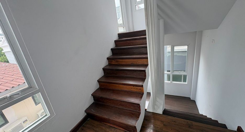 Reihenhaus zur Miete mit 3 Zimmer in Watthana, Bangkok