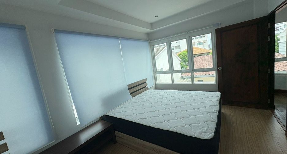 Reihenhaus zur Miete mit 3 Zimmer in Watthana, Bangkok