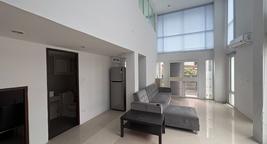 Reihenhaus zur Miete mit 3 Zimmer in Watthana, Bangkok