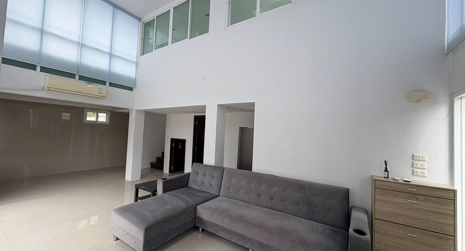 Reihenhaus zur Miete mit 3 Zimmer in Watthana, Bangkok