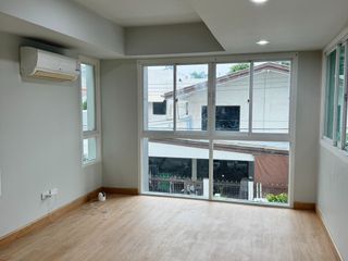 For rent 3 bedrooms townhouse in Watthana, Bangkok