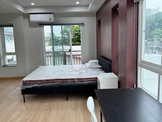 For rent 3 bedrooms townhouse in Watthana, Bangkok