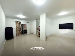 Casa adosada en venta de 3 habitaciones en Khlong Sam Wa, Bangkok