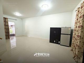 Casa adosada en venta de 3 habitaciones en Khlong Sam Wa, Bangkok