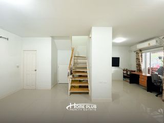Casa adosada en venta de 3 habitaciones en Khlong Sam Wa, Bangkok