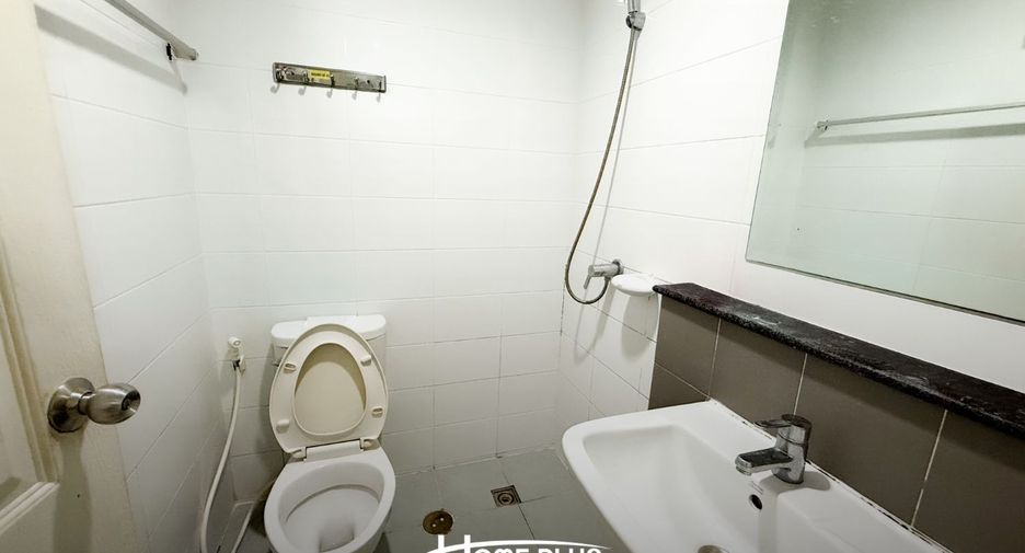 For sale 3 bedrooms townhouse in Khlong Sam Wa, Bangkok