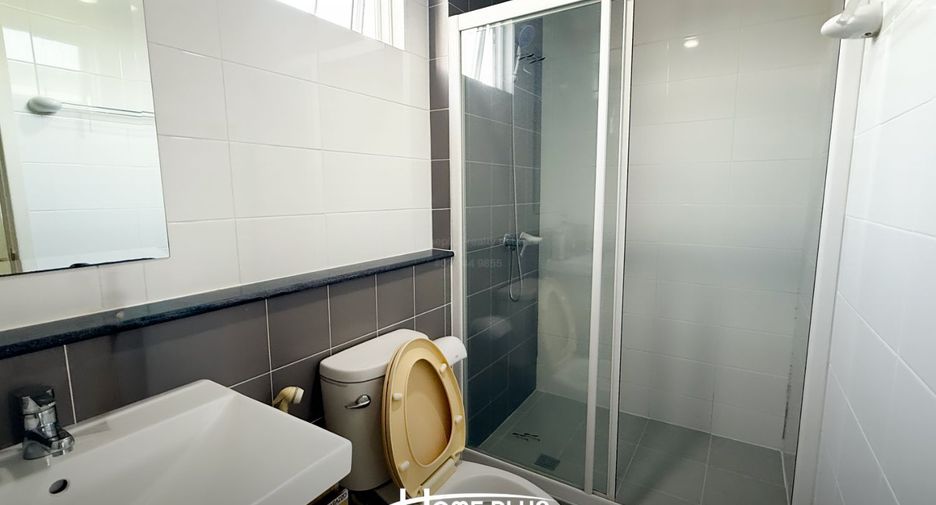 For sale 3 bedrooms townhouse in Khlong Sam Wa, Bangkok
