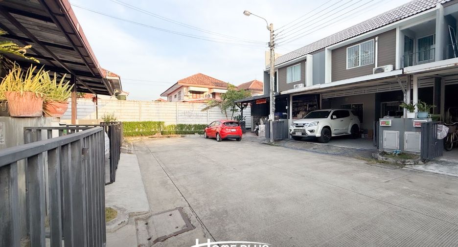 For sale 3 bedrooms townhouse in Khlong Sam Wa, Bangkok