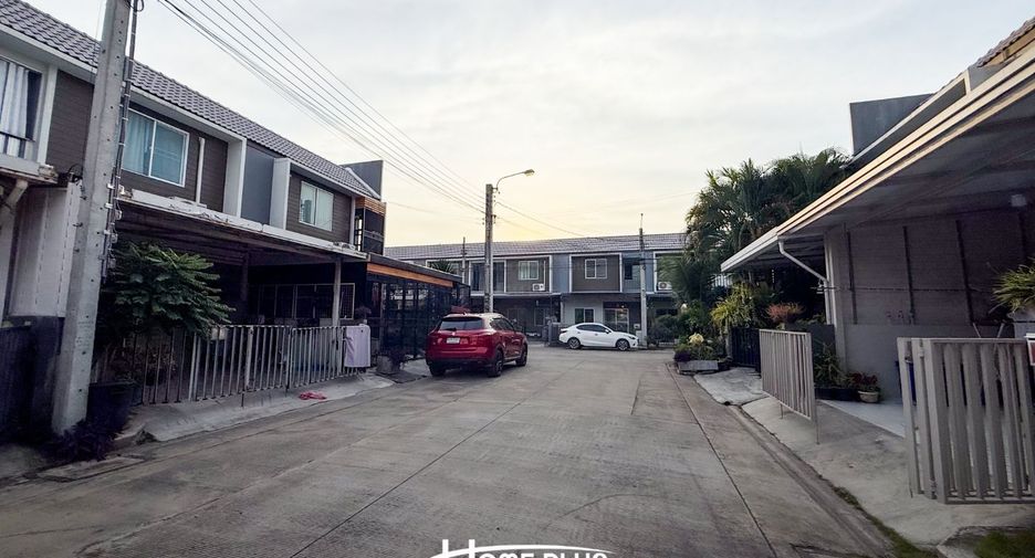 For sale 3 bedrooms townhouse in Khlong Sam Wa, Bangkok