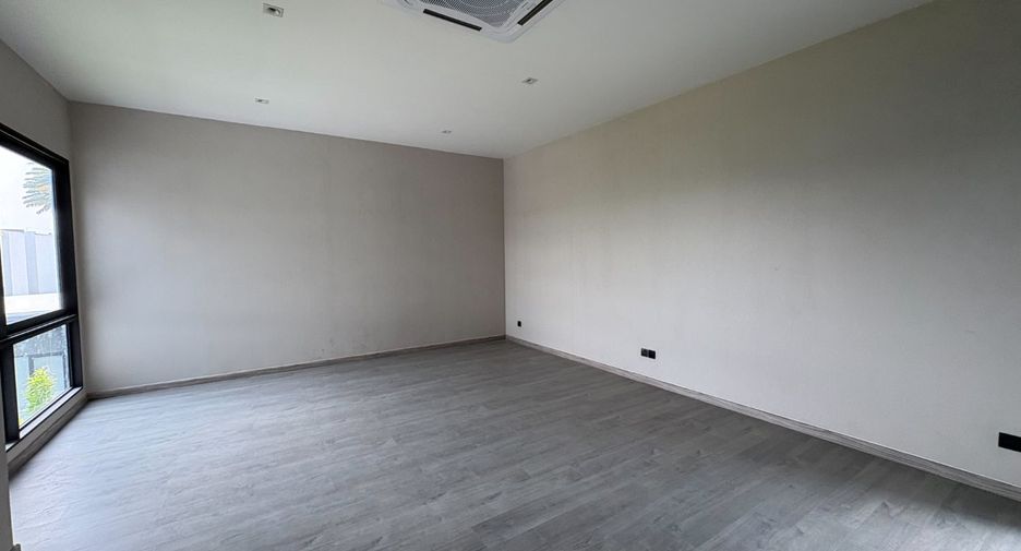 For rent 6 bedrooms house in Huai Khwang, Bangkok