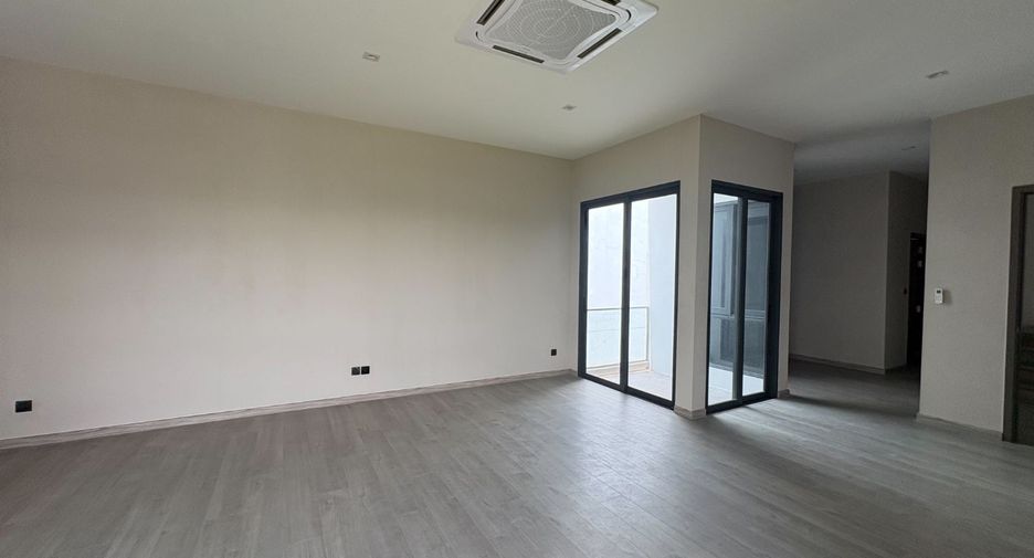 For rent 6 bedrooms house in Huai Khwang, Bangkok