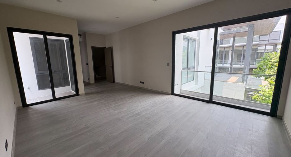 For rent 6 bedrooms house in Huai Khwang, Bangkok