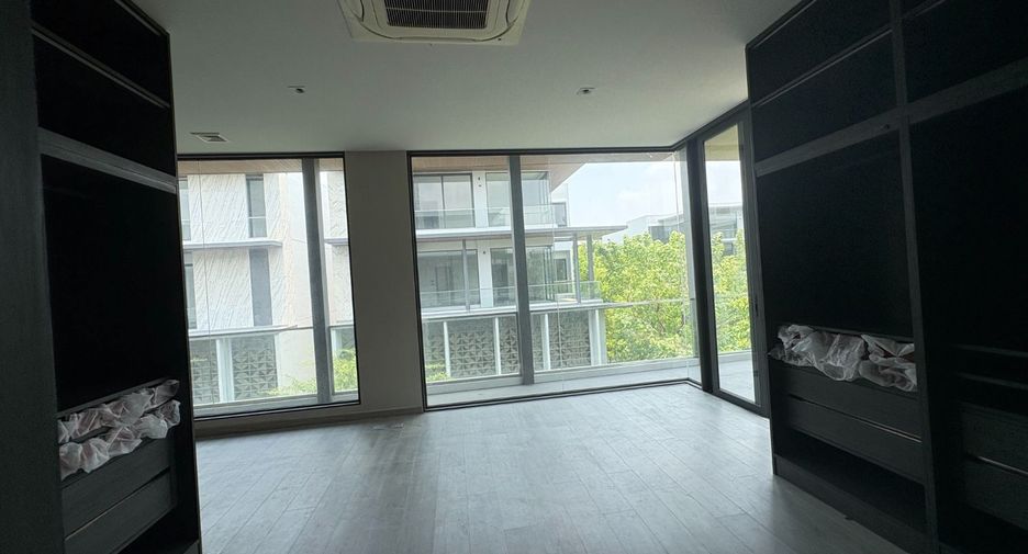 For rent 6 bedrooms house in Huai Khwang, Bangkok