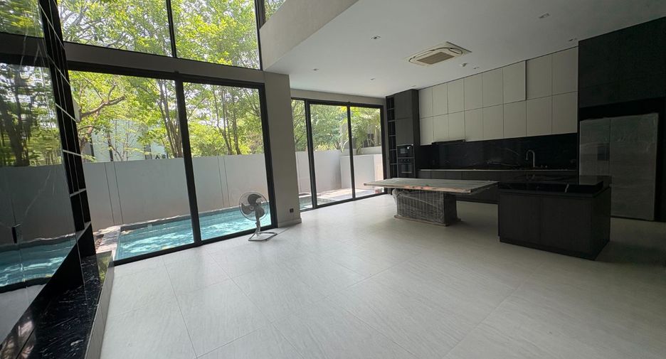 For rent 6 bedrooms house in Huai Khwang, Bangkok
