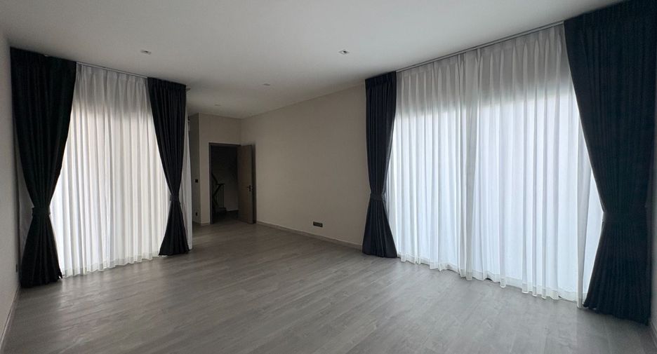 For rent 6 bedrooms house in Huai Khwang, Bangkok
