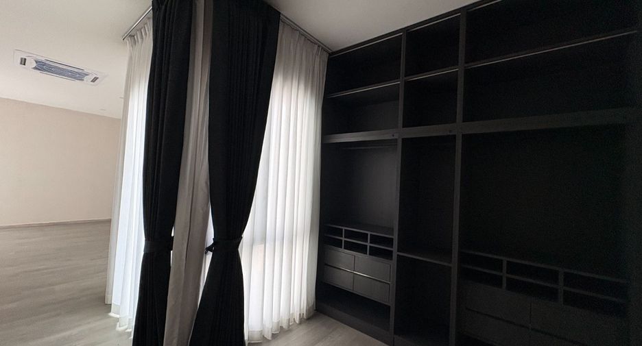 For rent 6 bedrooms house in Huai Khwang, Bangkok