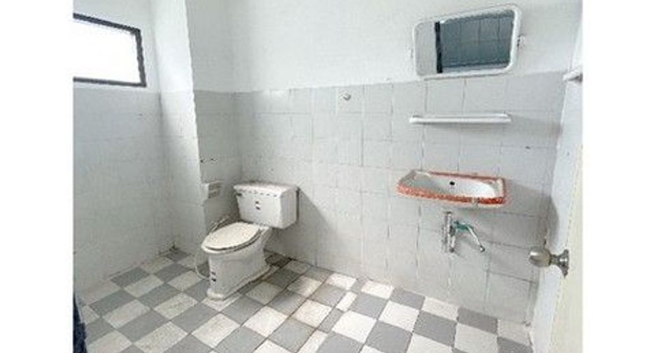 For sale 1 bed retail Space in Bang Kapi, Bangkok