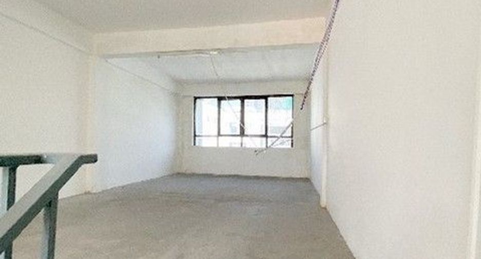 For sale 1 bed retail Space in Bang Kapi, Bangkok