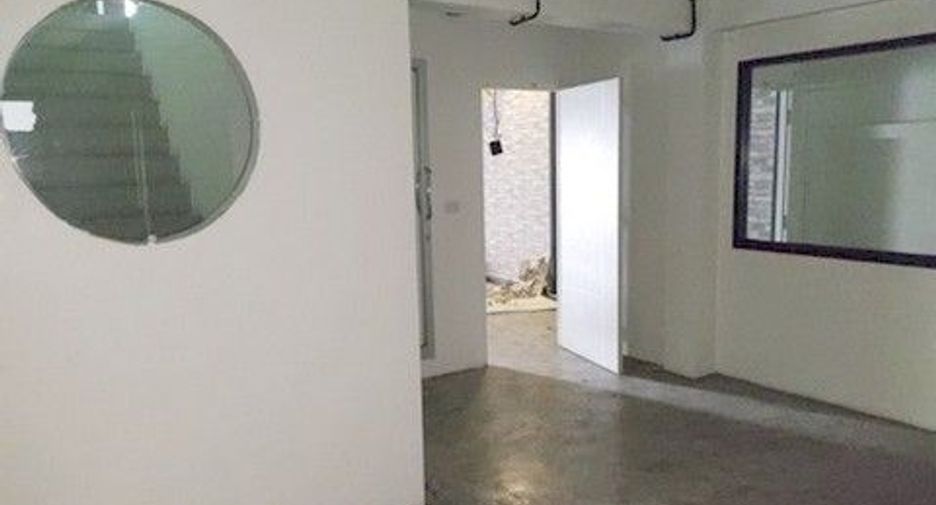 For sale 1 bed retail Space in Thung Khru, Bangkok