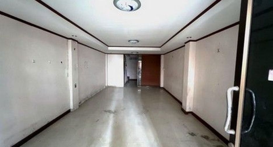 For sale 1 bed retail Space in Chom Thong, Bangkok