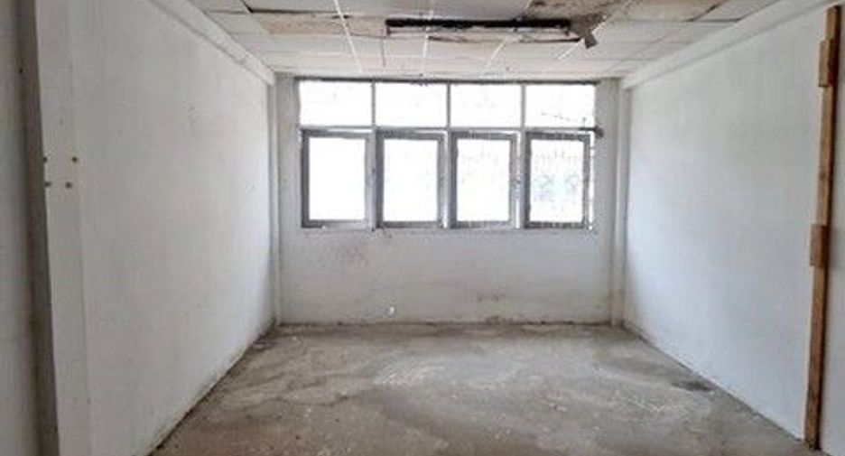 For sale 1 bed retail Space in Yan Nawa, Bangkok