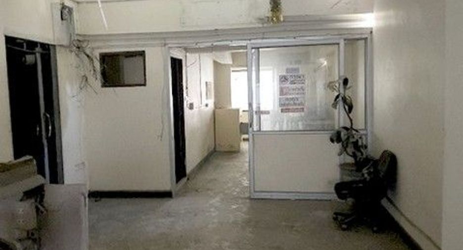 For sale 1 bed retail Space in Bang Khun Thian, Bangkok
