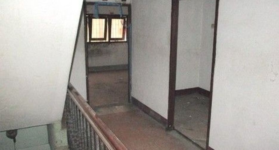 Gewerbefläche zum Kauf mit 1 Zimmer in Huai Khwang, Bangkok