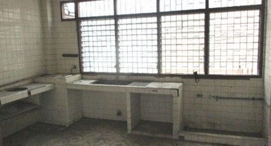 Gewerbefläche zum Kauf mit 1 Zimmer in Huai Khwang, Bangkok