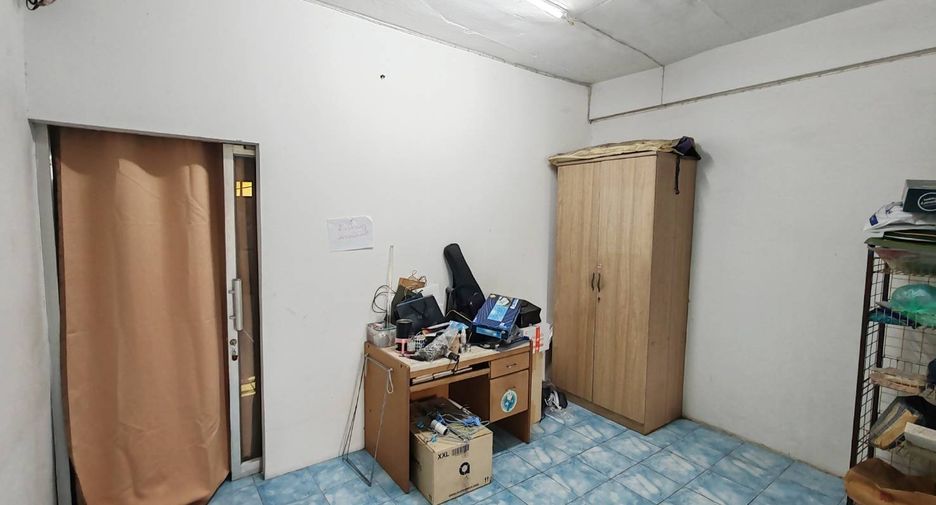 For sale 3 bedrooms retail Space in Lat Phrao, Bangkok