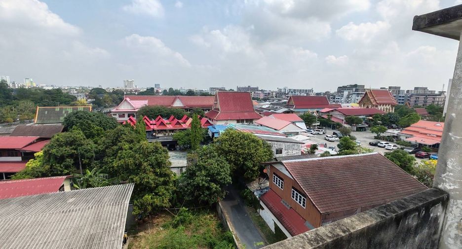 For sale 3 bedrooms retail Space in Lat Phrao, Bangkok
