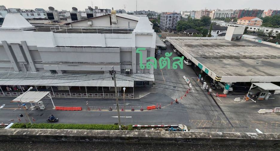 For sale 3 bedrooms retail Space in Lat Phrao, Bangkok