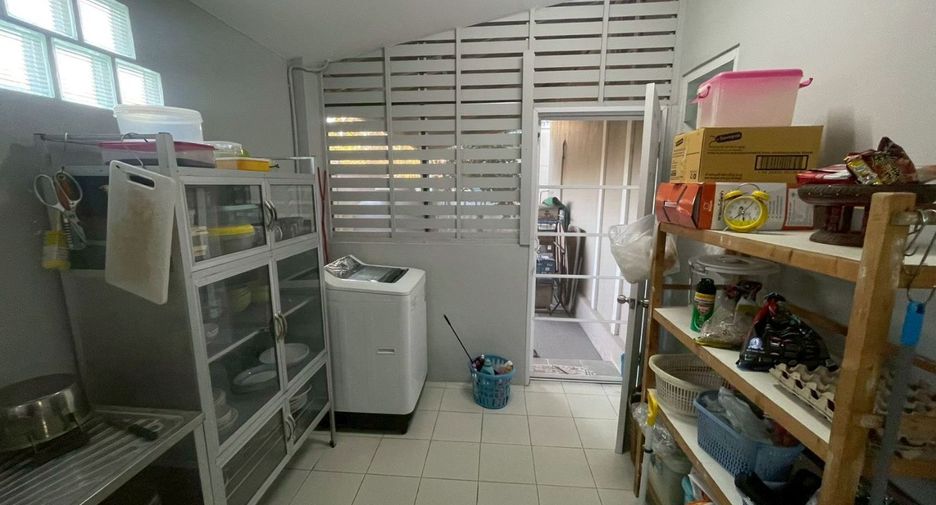 For sale 4 bedrooms house in San Kamphaeng, Chiang Mai