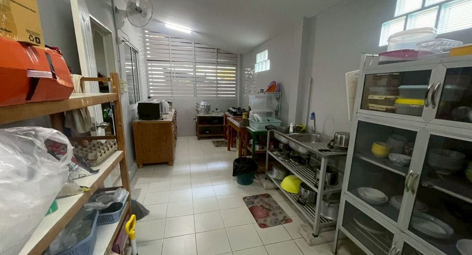 For sale 4 bedrooms house in San Kamphaeng, Chiang Mai