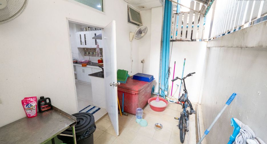 For sale 1 bed retail Space in Bang Khun Thian, Bangkok